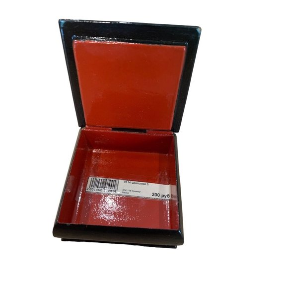 Vintage Signed & Hand Painted Russian Lacquer Trinket Box w/hinged lid / no res. - Picture 5 of 9